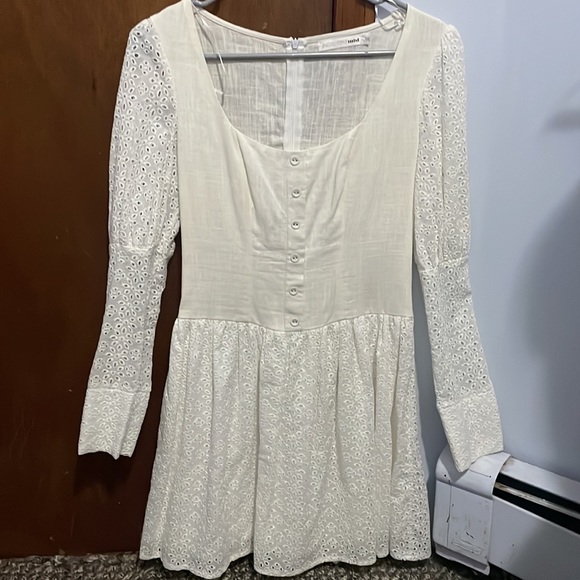 Eyelet Linen White Dress- Renaissance style!Absolutely stunning! - Picture 6 of 6